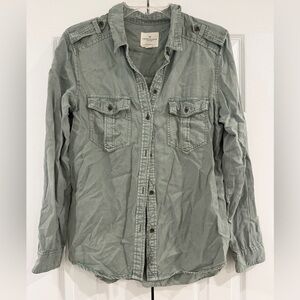 Women’s American Eagle Outfitters Boyfriend Fit Olive Button-Up Shirt